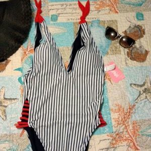 NWT coana LG striped one piece bathing suit, with padded bra.